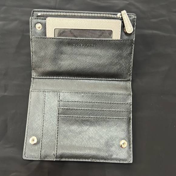 Michael Kors Wallet - Picture 3 of 13